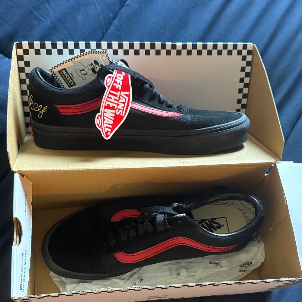 Vans Mickey Mouse old school Men's Black and Red Low-Top Sneakers